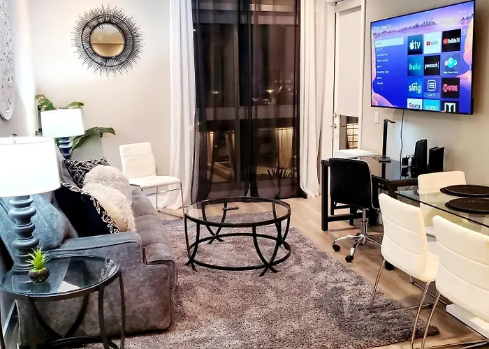 Spacious 22, Wi-Fi, Pool, Hot Tub, 24Hr Gym